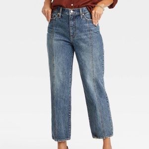 Universal Thread Women’s Jeans 
Straight High-Rise Medium Wash Size 8/29R.   NWT